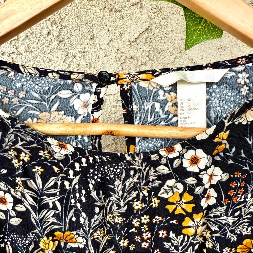 H&M 
Floral Black and Orange Women's Dress - Picture 2 of 14